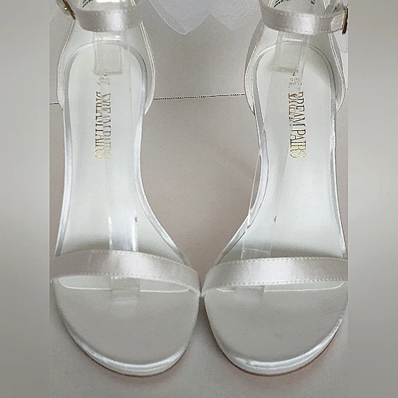 Like New Dream Pairs White Satin Stiletto Dress Sandals with Detachable Bow - Picture 4 of 15